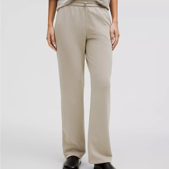 Lululemon Softstreme Pants Mojave Tan Size 4 - Picture 1 of 5